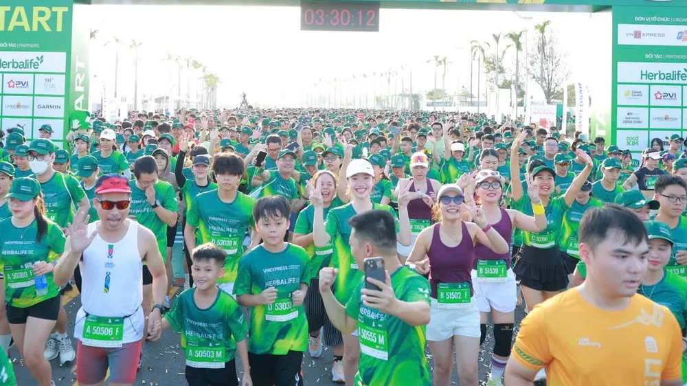 Cự ly 5km xuất phát cuối cùng vào lúc 6 giờ 30 phút ngày 19-7