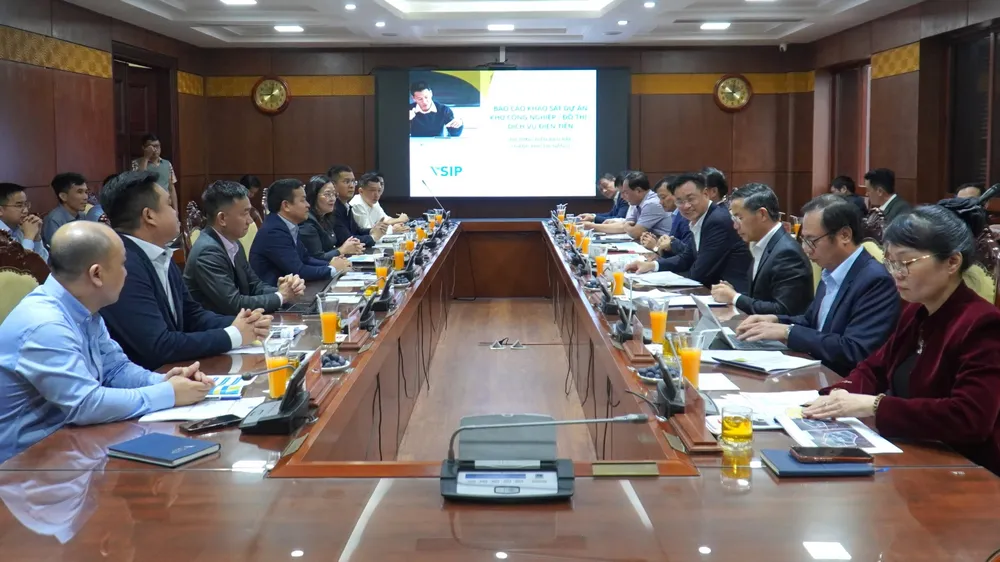 Thường trực Thành ủy Đà Nẵng làm việc với Tập đoàn VSIP Việt Nam về nghiên cứu dự án đầu tư xây dựng và kinh doanh kết cấu hạ tầng khu công nghiệp tại Khu công nghiệp - đô thị - dịch vụ Điện Tiến (phường Điện Bàn Bắc, TP Đà Nẵng)