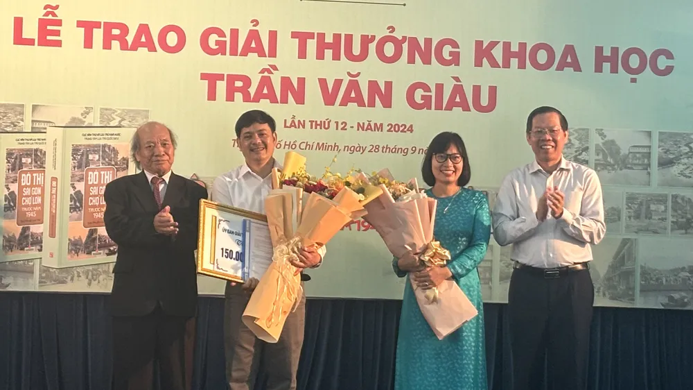 Tác phẩm "Đô thị Sài Gòn - Chợ Lớn trước năm 1945 qua tài liệu lưu trữ" được trao giải thưởng Trần Văn Giàu