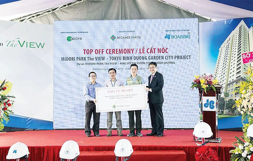 Tập đoàn Xây dựng Hòa Bình cất nóc vượt tiến độ dự án Midori Park the View