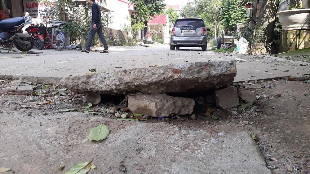 Hoang mang vì lòng đất phát nổ