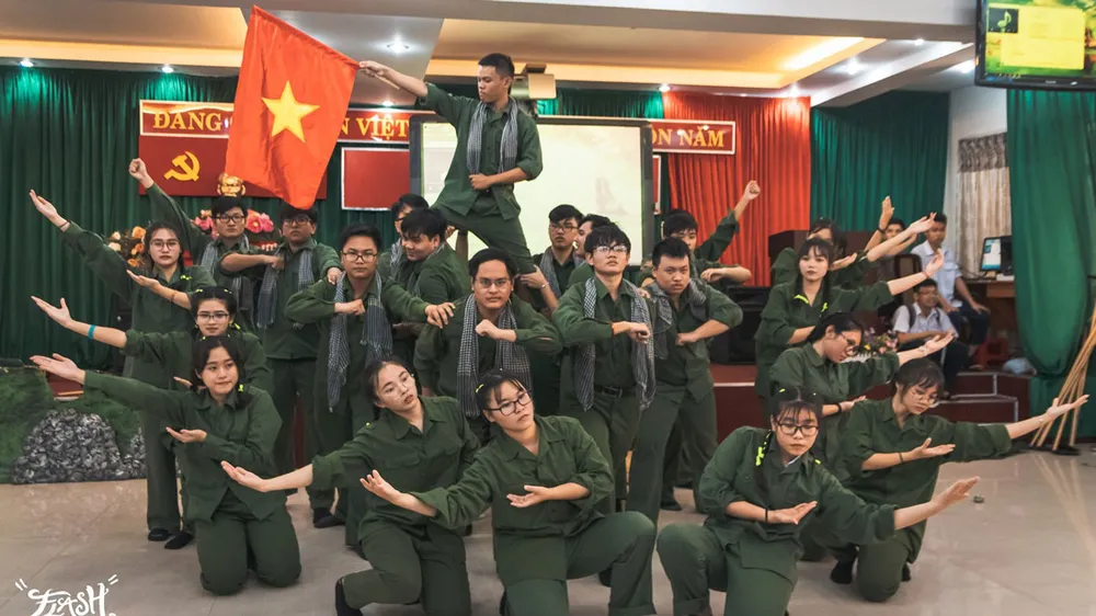 Học lịch sử qua tái hiện nhân vật lịch sử