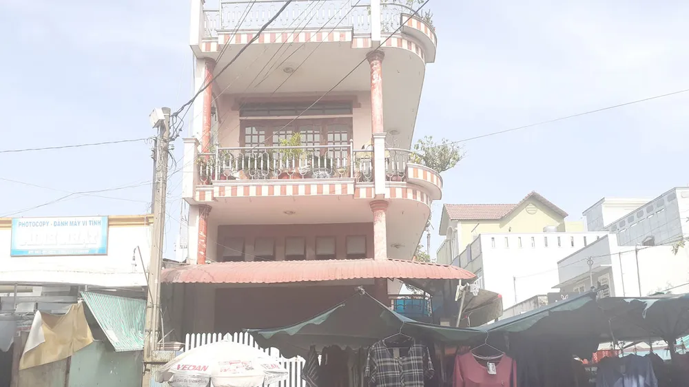 Căn nhà của bà Chi bị bán đấu giá để thi hành án 