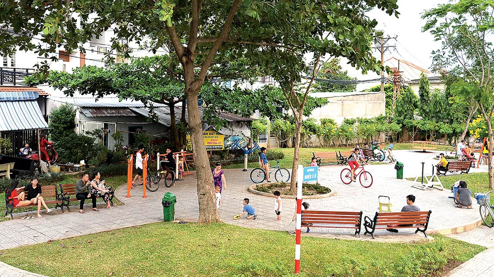 Công viên phường 15, quận 8 dưới chân cầu số 3 đường Nguyễn Sỹ Cố, từng là nơi đổ rác tự phát. Ảnh: NGUYỄN NHÂN