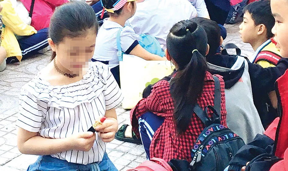 Trẻ em biết làm điệu chừng mực là điều cần thiết. Ảnh: HIẾU NGHĨA
