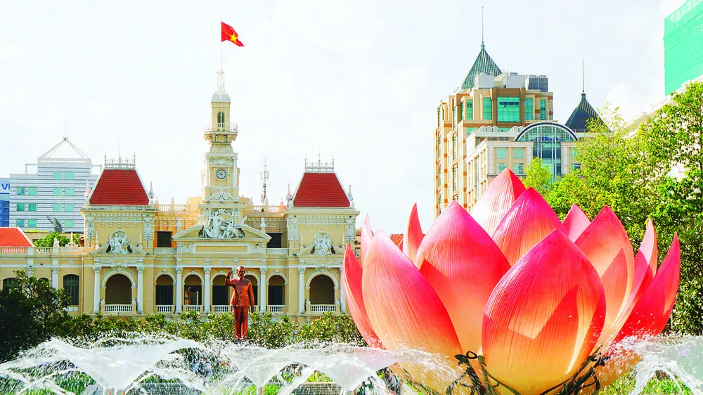 Đài phun nước nghệ thuật kết hợp âm nhạc đưa vào sử dụng ngày 31-10-2019 giúp người dân, du khách có thêm điểm đến thú vị khi vui chơi ở trung tâm TPHCM. Ảnh: HOÀNG HÙNG 