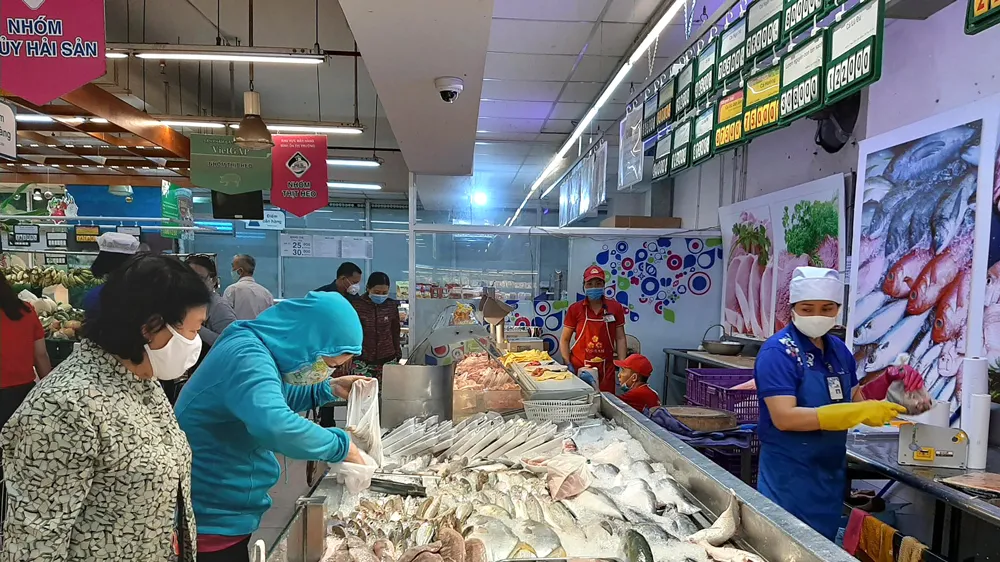 Hàng hóa đầy ắp trong các siêu thị ở ĐBSCL