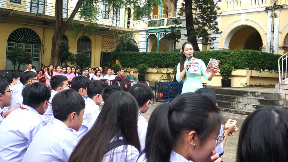 “Giờ đọc hạnh phúc” tại Trường THPT chuyên Trần Đại Nghĩa