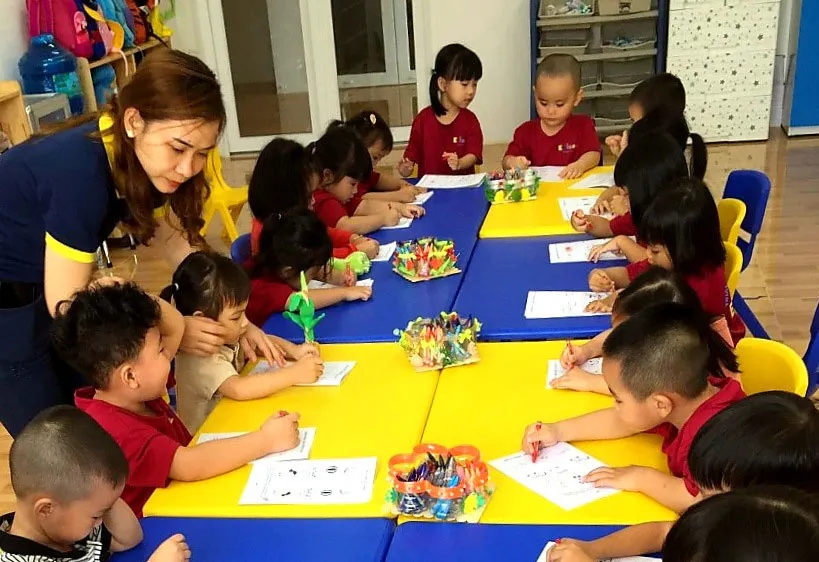 Các bé tại một cơ sở giáo dục ngoài công lập ở Sóc Trăng