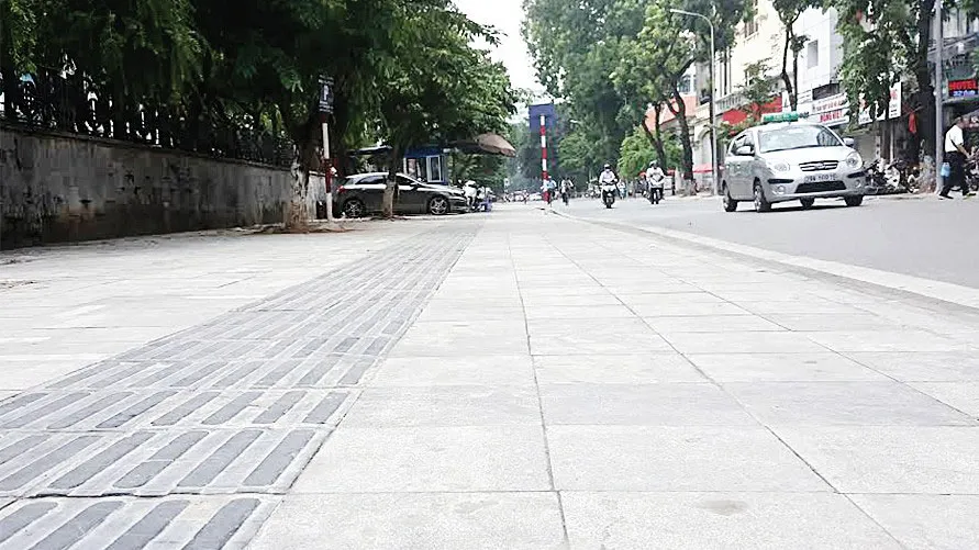 Hệ thống cấp nước sạch được lắp đặt trên vỉa hè
