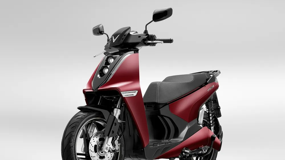 VinFast ra mắt hai dòng xe máy điện mới và công bố mô hình trải nghiệm mua sắm O2O