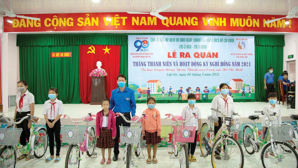Chi đoàn Công ty Xổ số kiến thiết Đồng Tháp tham dự hoạt động ra quân Tháng Thanh niên gắn với hoạt động Kỳ nghỉ hồng