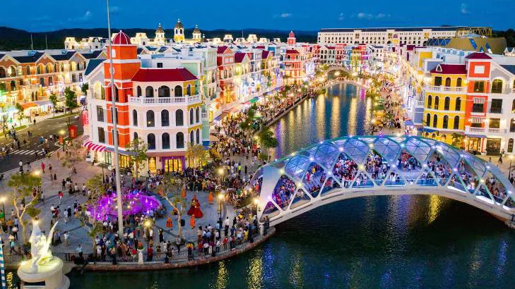 Choáng ngợp trong đêm công diễn “Sắc màu Venice” 