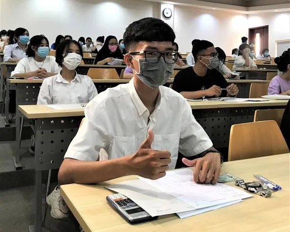 Điểm chuẩn đại học tăng đột biến, do đâu?