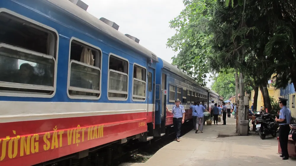 Ngày đầu tiên mở bán vé tàu tết, doanh thu gần 3 tỷ đồng
