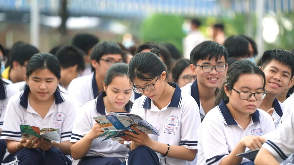 Tuổi học trò đẹp nhất là những tháng ngày sống giữa bạn bè, thầy cô (Ảnh chụp ở thời điểm dịch Covid-19 chưa bùng phát trong cộng đồng)