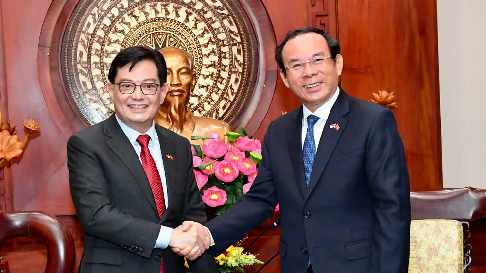 Bí thư Thành ủy TPHCM Nguyễn Văn Nên tiếp Phó Thủ tướng Singapore Vương Thụy Kiệt. Ảnh: VIỆT DŨNG 