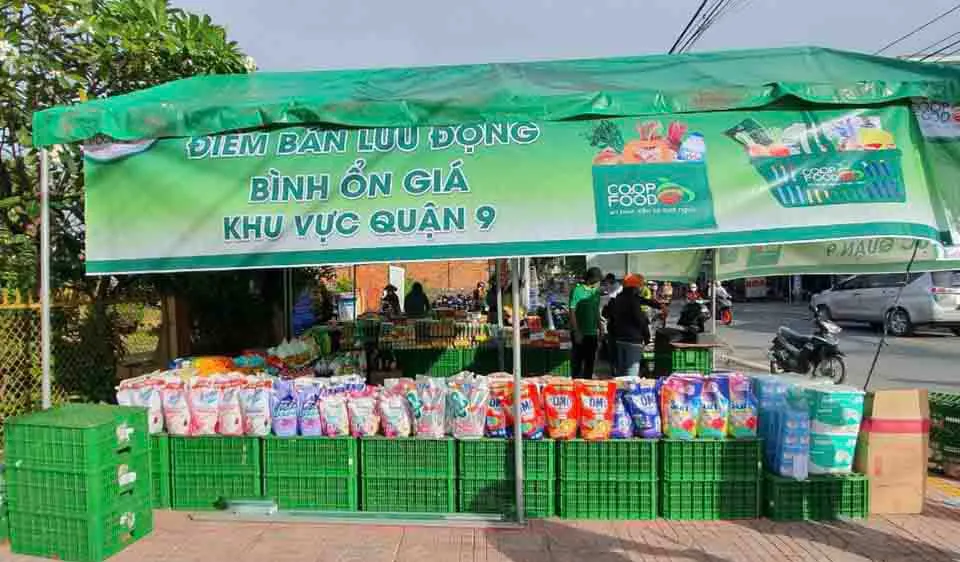 Co.op Food tổ chức bán hàng lưu động bình ổn giá