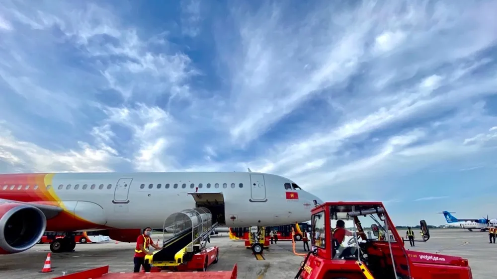 CEO và 1 số lãnh đạo Vietjet chuyển lương cho hoạt động cộng đồng, từ thiện