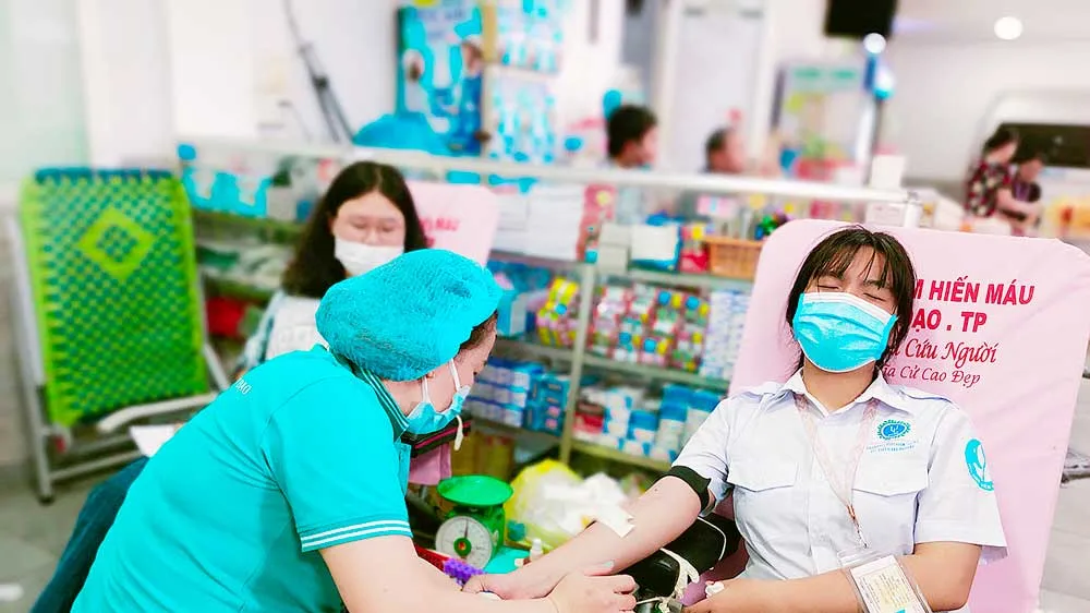 Hiến máu cứu người là một nghĩa cử nhân văn, cao cả. Ảnh: DŨNG PHƯƠNG