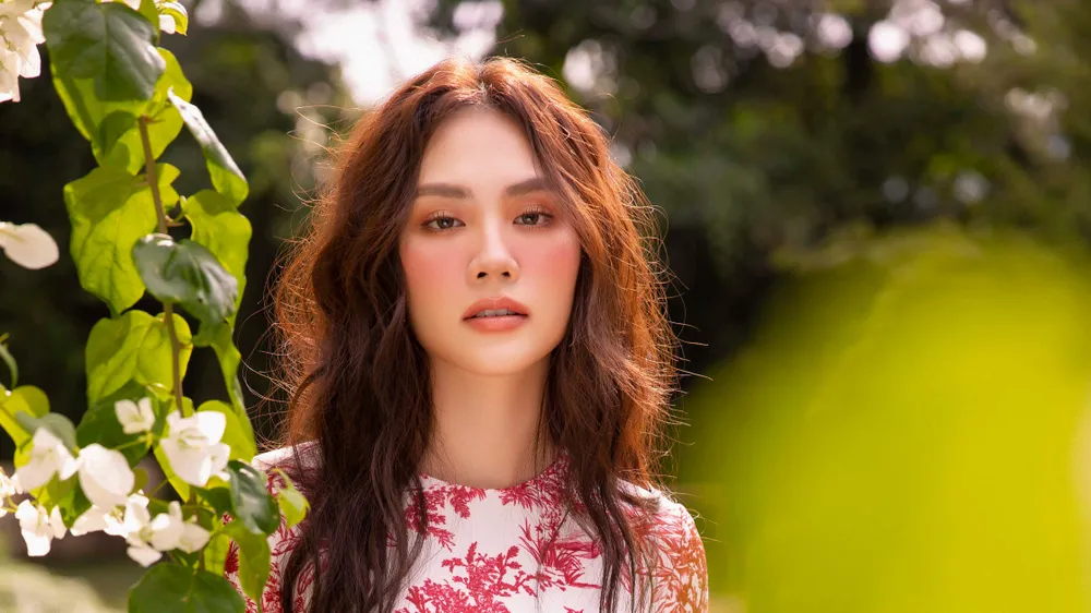 Những thiết kế thanh lịch của NTK Lê Thanh Hoà dịp đầu năm mới