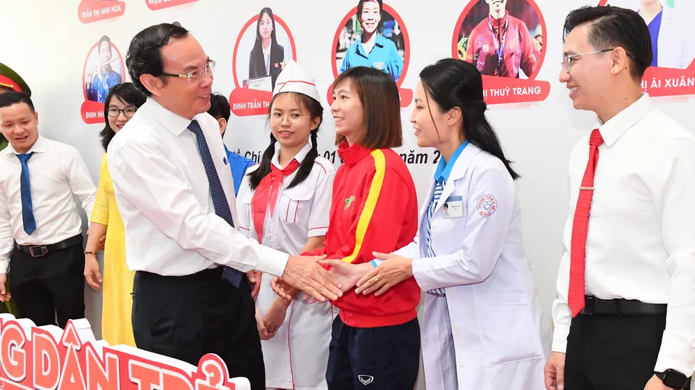 Tuyên dương 12 gương "Công dân trẻ tiêu biểu TPHCM" năm 2022