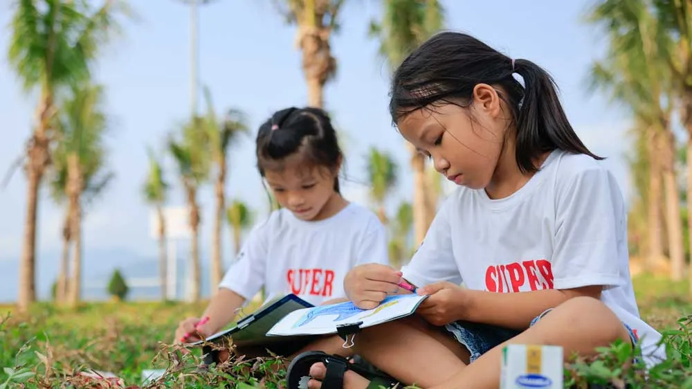 Với trí tưởng tượng phong phú, cuộc sống muôn màu và những ước mơ trẻ thơ đã được thể hiện qua những bức tranh đầy màu sắc