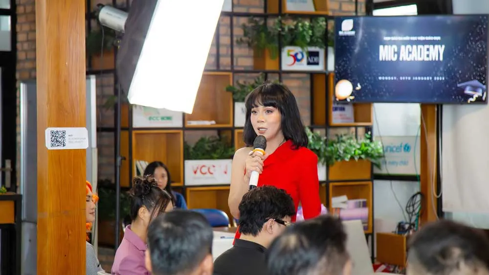 MC Trác Thúy Miêu chia sẻ cùng học viên