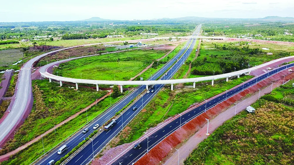 Nhộn nhịp trên đại công trường cao tốc Bắc-Nam