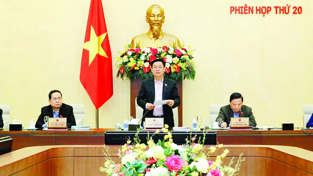 Chủ tịch Quốc hội Vương Đình Huệ chủ trì và phát biểu tại phiên họp. Ảnh: VIẾT CHUNG