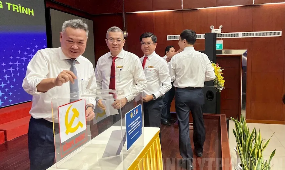 Phát động chương trình Cùng ngư dân thắp sáng đèn trên biển