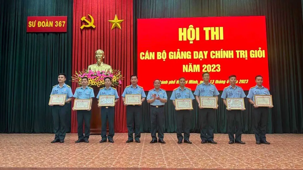 20 cán bộ được công nhận giảng dạy chính trị giỏi