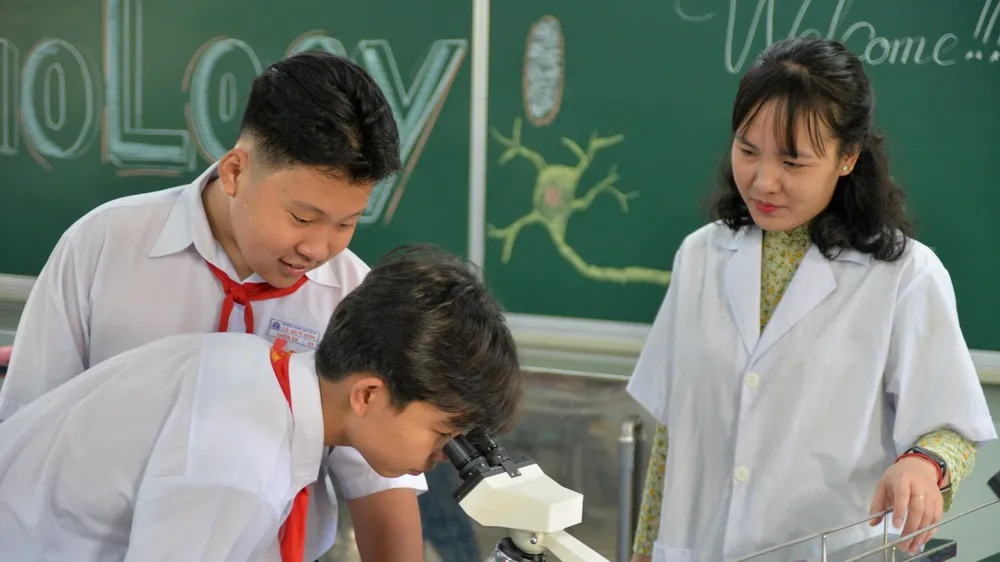Học sinh các trường THCS trên địa bàn quận 1, quận 3 tìm hiểu Trường THPT Lê Quý Đôn (quận 3)