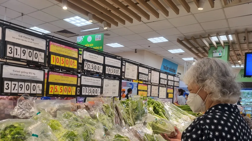 Nhiều mặt hàng giảm giá mạnh tại các siêu thị của Saigon Co.op
