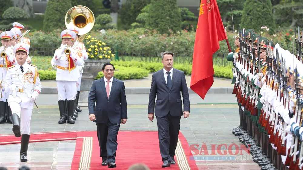 Thủ tướng Phạm Minh Chính chủ trì lễ đón Thủ tướng Đại Công quốc Luxembourg Xavier Bettel, sáng 4-5. Ảnh: QUANG PHÚC