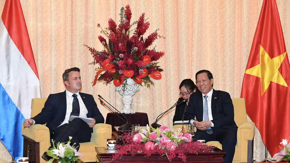 Chủ tịch UBND TPHCM Phan Văn Mãi tiếp Thủ tướng Đại Công quốc Luxembourg Xavier Bettel. Ảnh: VIỆT DŨNG 