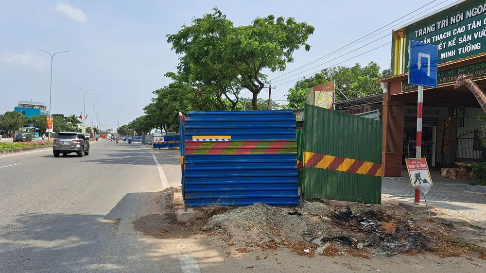 Quốc lộ 51 đầy lô cốt