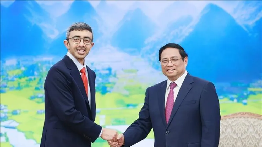 Thủ tướng Phạm Minh Chính tiếp Bộ trưởng Ngoại giao Các Tiểu vương quốc Arab Thống nhất (UAE) Sheikh Abdullah bin Zayed Al Nahyan. Ảnh: TTXVN 