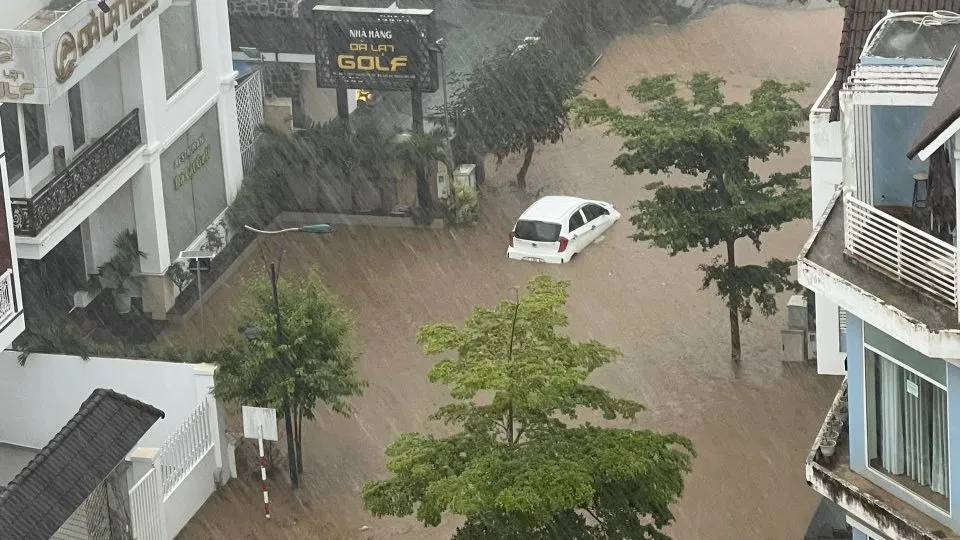 Đà Lạt: Nhiều khu vực bị ngập sau trận mưa lớn
