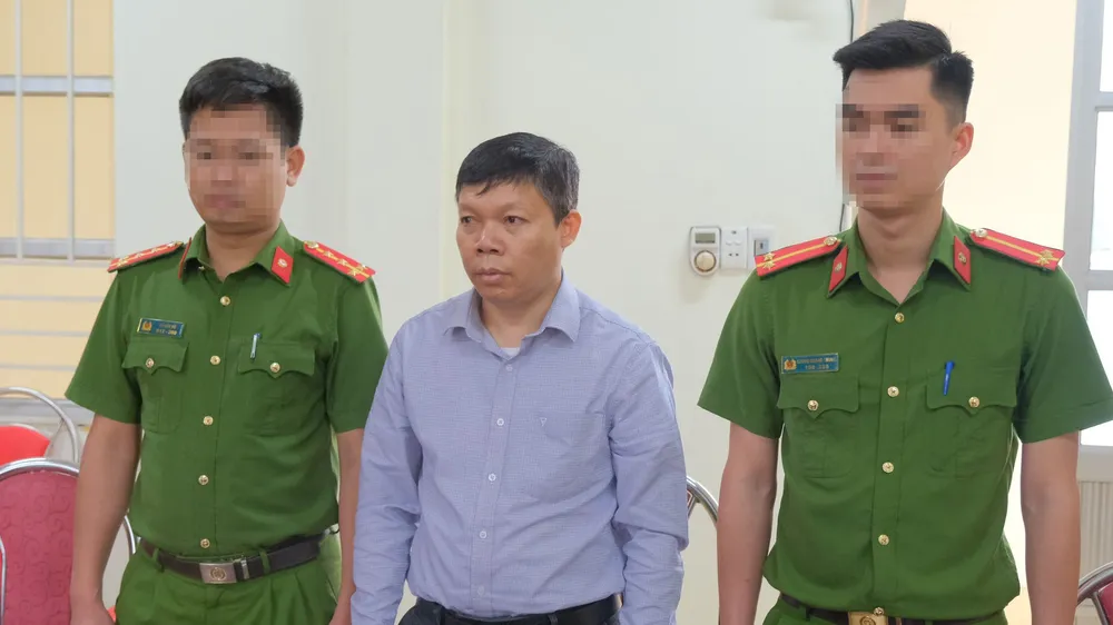 Cơ quan công an thi hành lệnh bắt bị can để tạm giam đối với Bùi Văn Hiệp. Ảnh: Công an TP Cao Bằng cung cấp