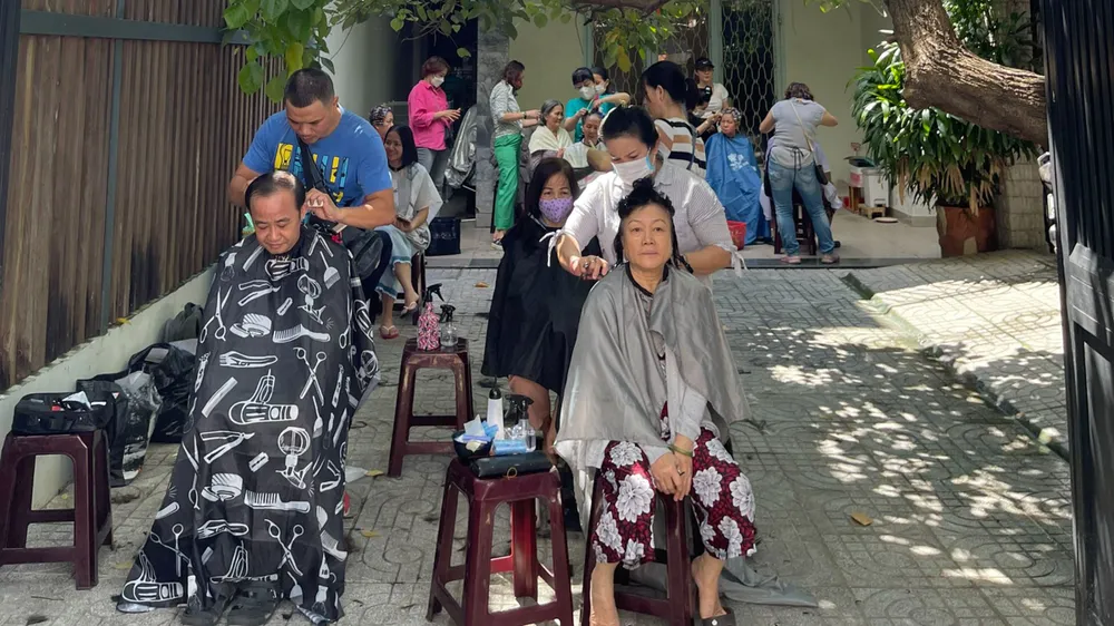 Hớt tóc miễn phí