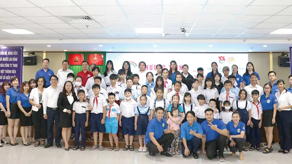 Chi đoàn Công ty XSKT TPHCM tổ chức: Chương trình tình nguyện “Vì đàn em thân yêu”