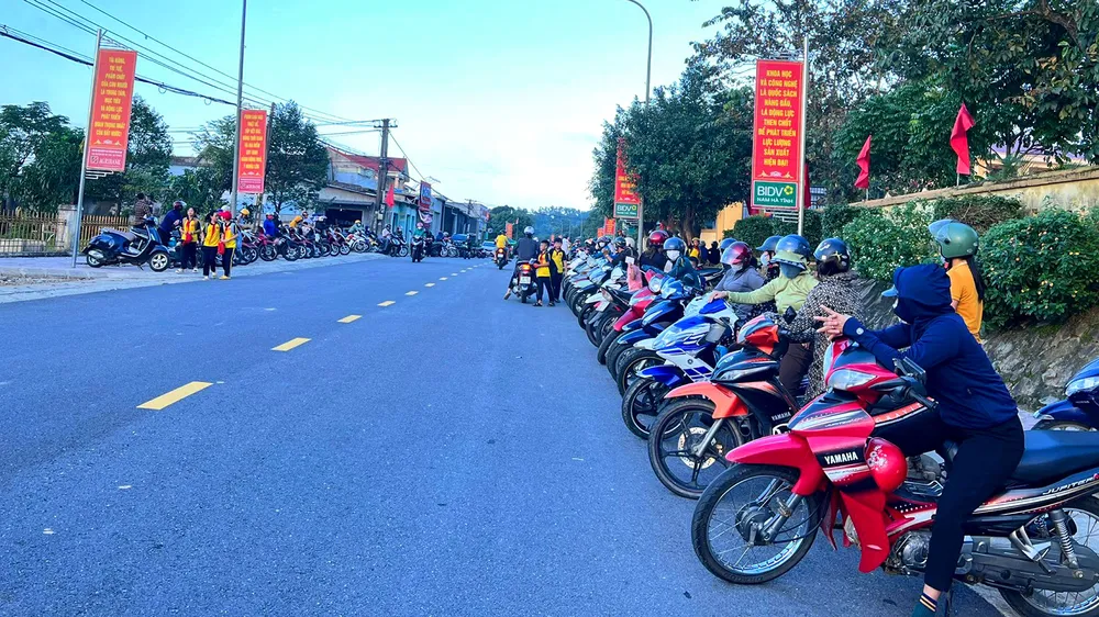 Cổng trường an toàn giao thông