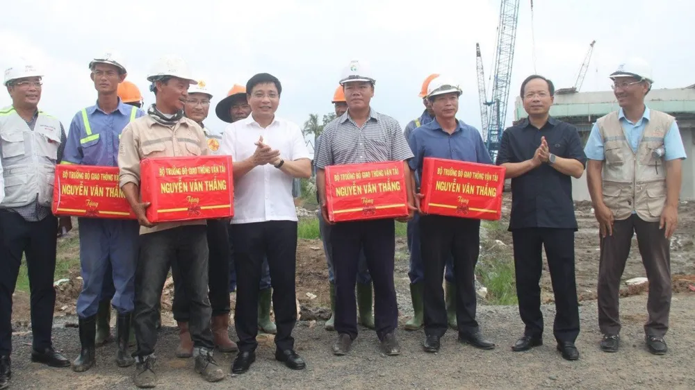 Thi công cao tốc Hậu Giang - Cà Mau chậm 5 tháng so với kế hoạch