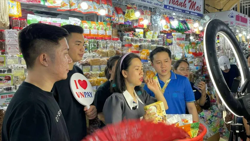 Phiên livestream bán hàng tại chợ Bến Thành được đánh giá mang lại hiệu quả tích cực