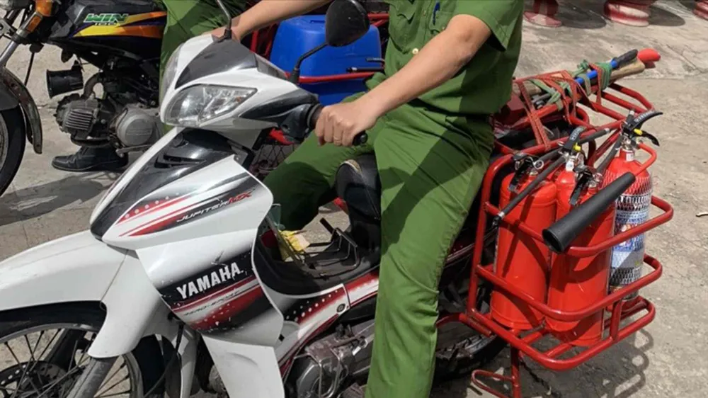 Biến xe máy thành xe cứu hỏa