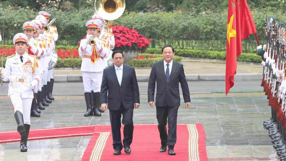 Thủ tướng Phạm Minh Chính chủ trì lễ đón chính thức Thủ tướng Lào Sonexay Siphandone. Ảnh: QUANG PHÚC