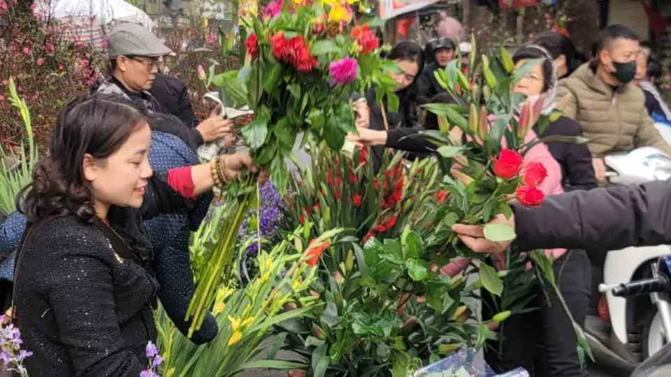 30 Tết tại chợ hoa lâu đời nhất Hà Nội 