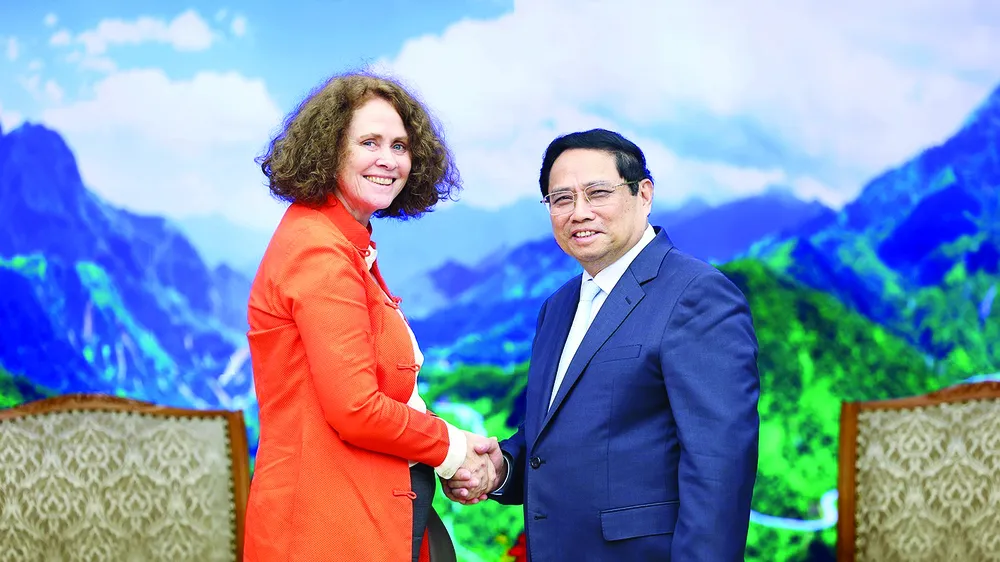 Thủ tướng Phạm Minh Chính tiếp bà Carolyn Turk, Giám đốc quốc gia Ngân hàng Thế giới (WB) tại Việt Nam, đến chào từ biệt sau khi kết thúc nhiệm kỳ công tác. Ảnh: TTXVN