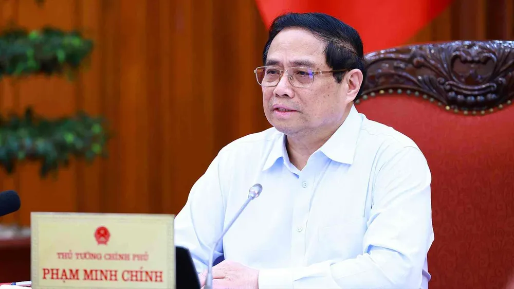 Thủ tướng: Không để thiếu điện cho sản xuất, kinh doanh, tiêu dùng trong bất kỳ hoàn cảnh nào